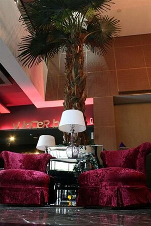 2 bars/lounges, poolside bar - Amaroossa Hotel Bandung Indonesia (Bandung)