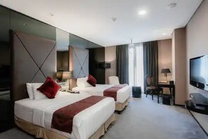 Minibar, in-room safe, desk, laptop workspace - Amaroossa Hotel Bandung Indonesia (Bandung)