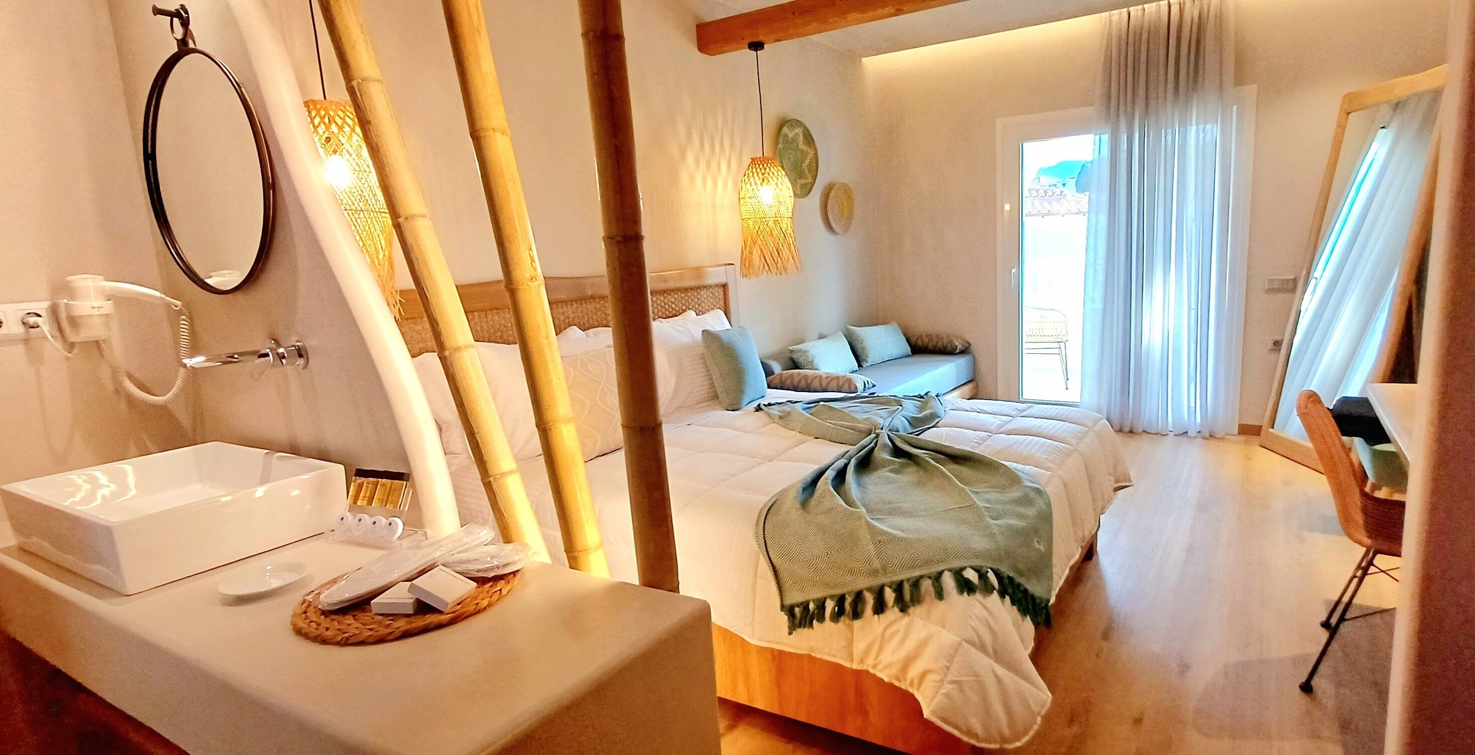 Luxury Studio | Individually furnished, laptop workspace, soundproofing