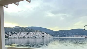 Luxury Studio | Individually furnished, laptop workspace, soundproofing