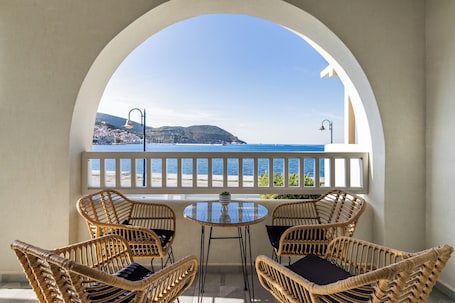 Suite Deluxe | Terraza o patio. Sunrise Village
