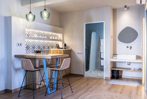 ห้องดีลักซ์สวีท | บริเวณนั่งเล่น | ทีวีจอแบน 20 นิ้ว พร้อมช่องดิจิตอล, ทีวี