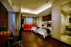 Habitación Deluxe | Ropa de cama de alta calidad, camas con pillow-top y minibar