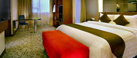 Premium bedding, pillow-top beds, minibar, in-room safe