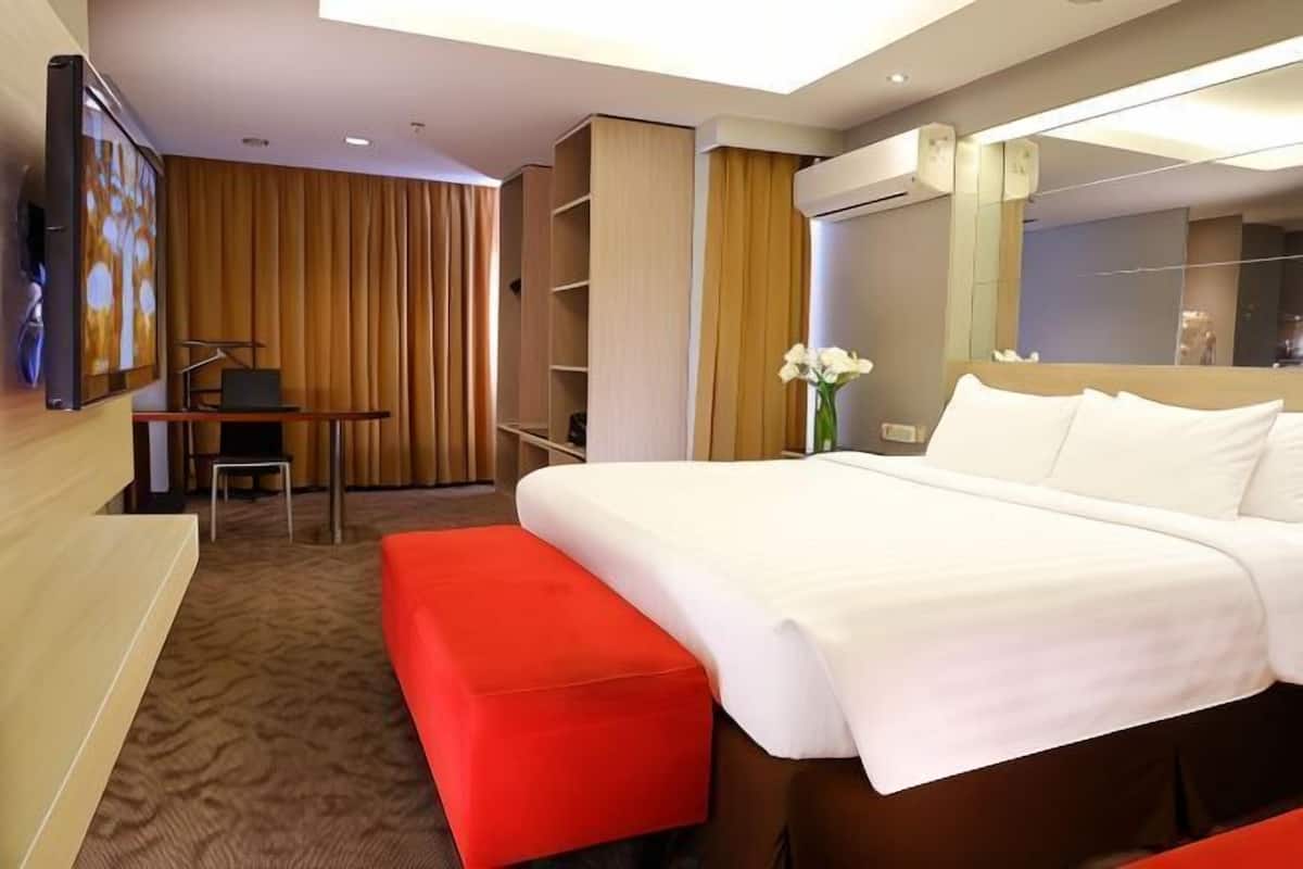 1 bedroom, premium bedding, pillow-top beds, minibar