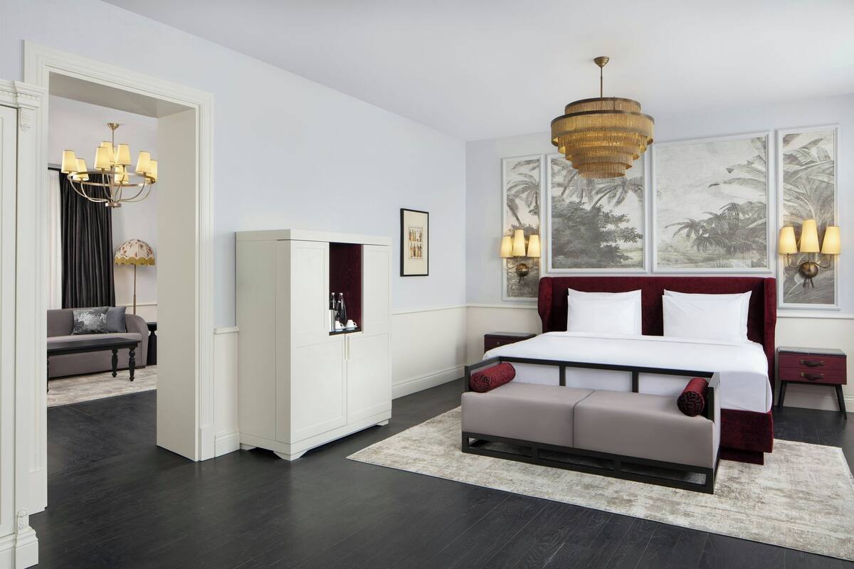 Suite Grand, 1 Tempat Tidur King dengan tempat tidur Sofa | Seprai premium, selimut bulu angsa, bantalan ekstra lembut, dan minibar