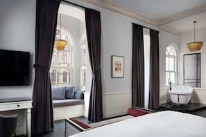 Ropa de cama de alta calidad, edredón, camas con pillow-top y minibar