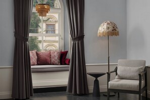 Premium bedding, down comforters, pillowtop beds, minibar - Adahan DeCamondo Pera, Autograph Collection (Istanbul)