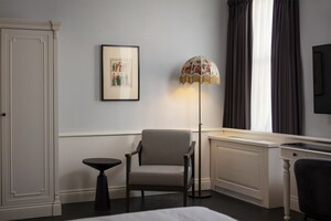 Adahan DeCamondo Pera, Autograph Collection