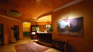 Reception - Albergo Lenotel (Leno)