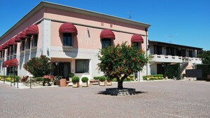 Exterior - Albergo Lenotel (Leno)