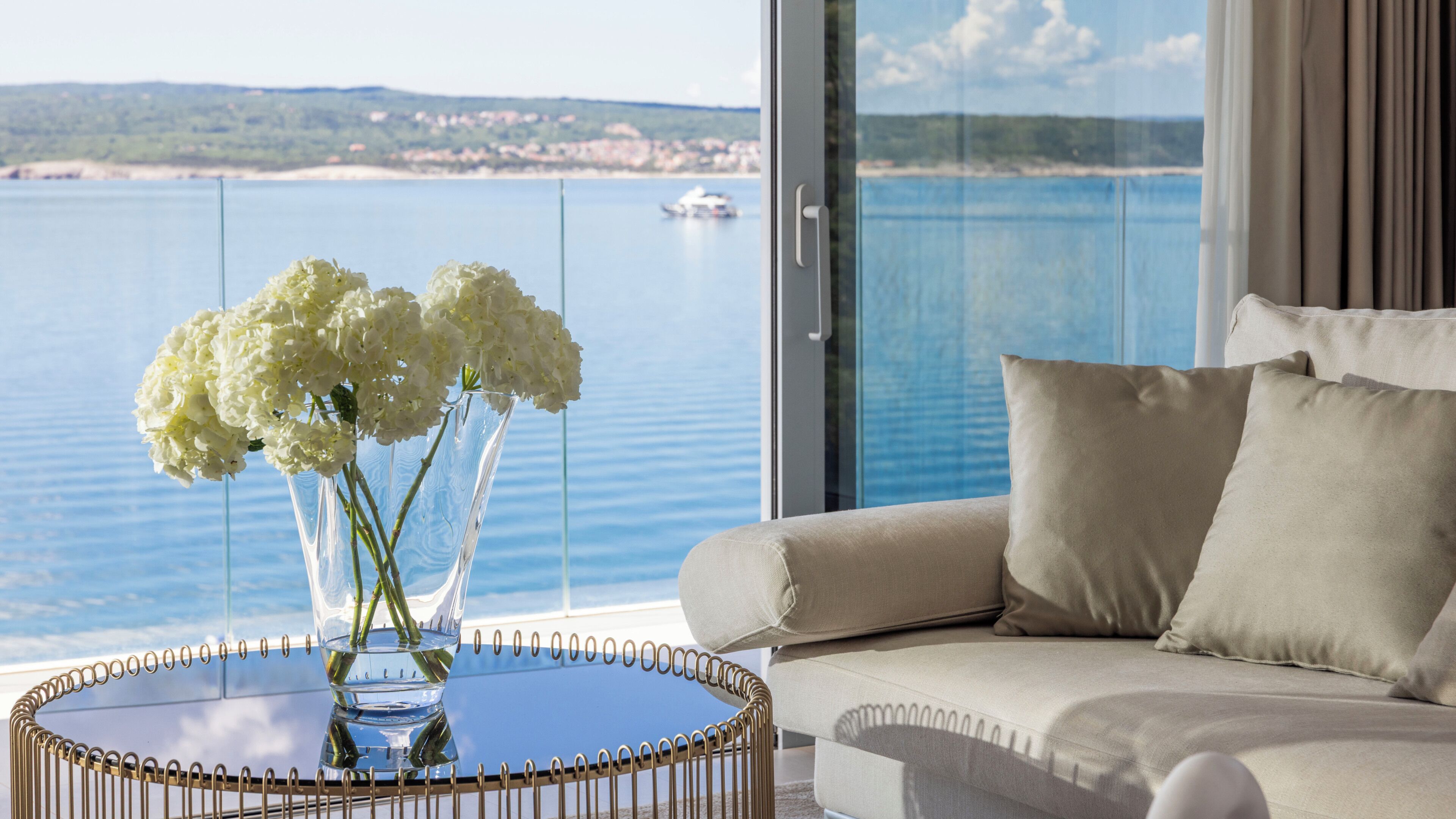Executive Apartment, 2 Bedrooms, Sea View | Living area | 61-cm TV with satellite channels