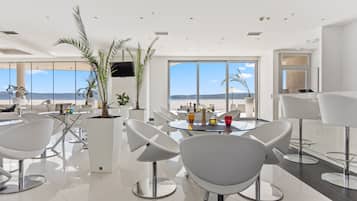 2 bars/lounges, poolside bar