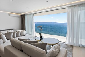 Executive Apartment, 2 Bedrooms, Sea View | Living area