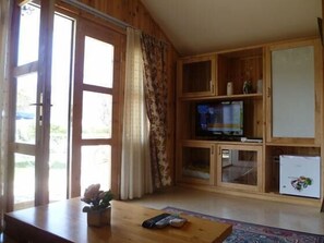 Family Room for 5 people | Ruang tamu | TV skrin rata