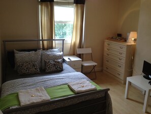 Chambre Double, salle de bains commune