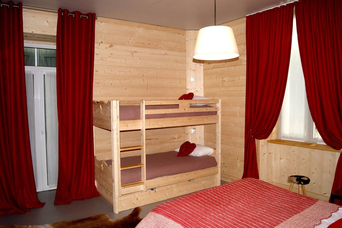 Quadruple Room | Peti besi dalam bilik, katil bayi/kot (percuma), Wi-fi percuma