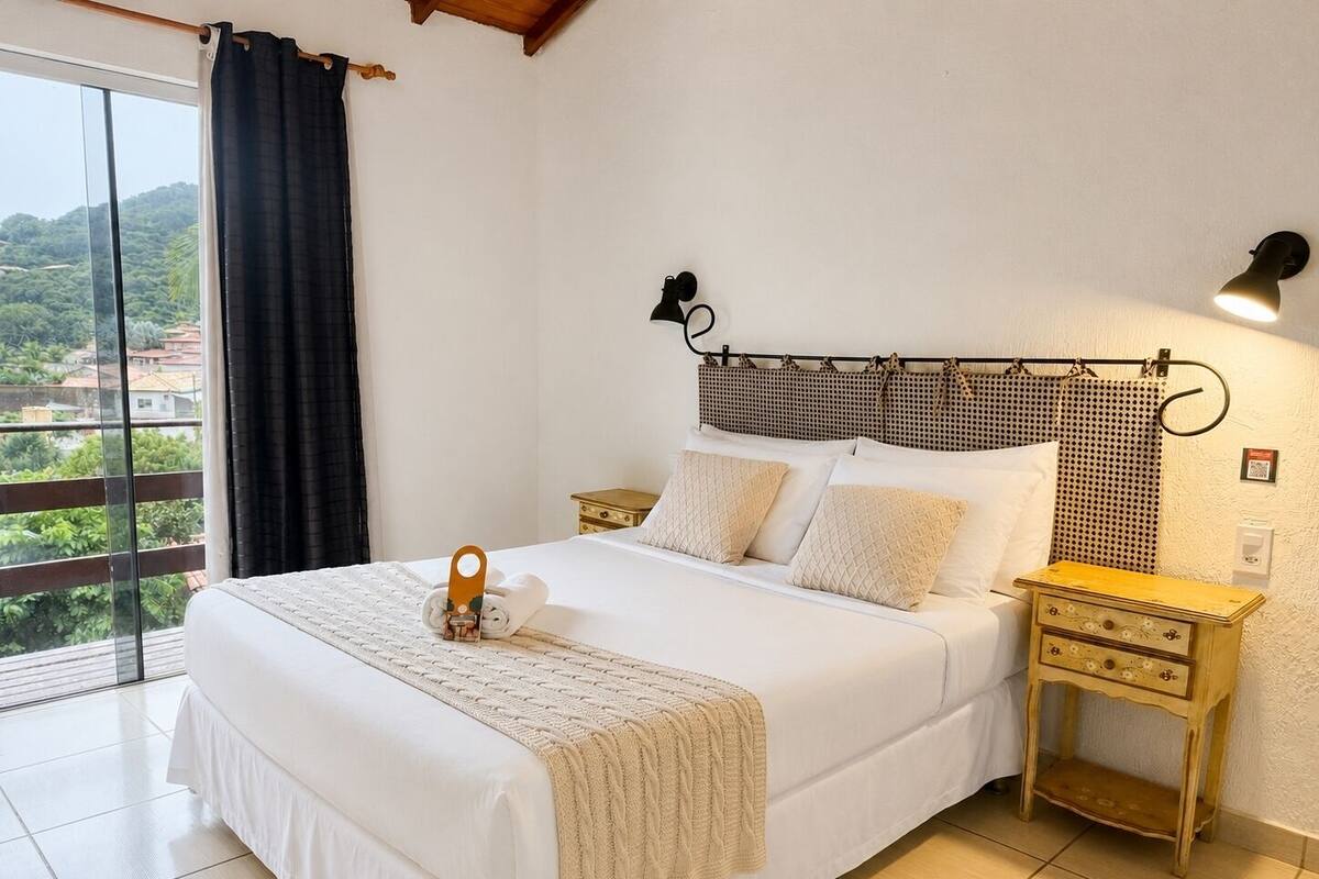 Deluxe Room, Sea View | Premium bedding, minibar, bed sheets