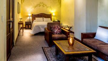 Standard Room, 1 Queen Bed | Champagne service