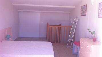 Familie appartement | Select Comfort-bedden, een strijkplank/strijkijzer, gratis babybedden