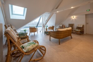 Couples treatment room(s), sauna, hot tub, steam room