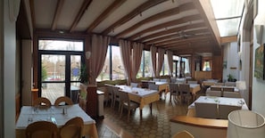 Breakfast, lunch, dinner served; French cuisine