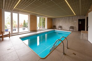 Indoor pool, pool loungers