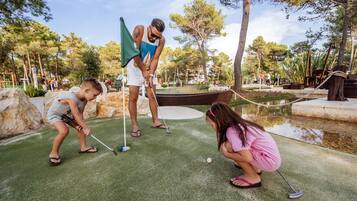Mini-golf