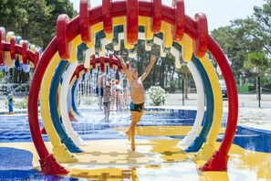 9 outdoor pools, pool umbrellas, sun loungers - Zaton Holiday Resort Apartments (Nin)