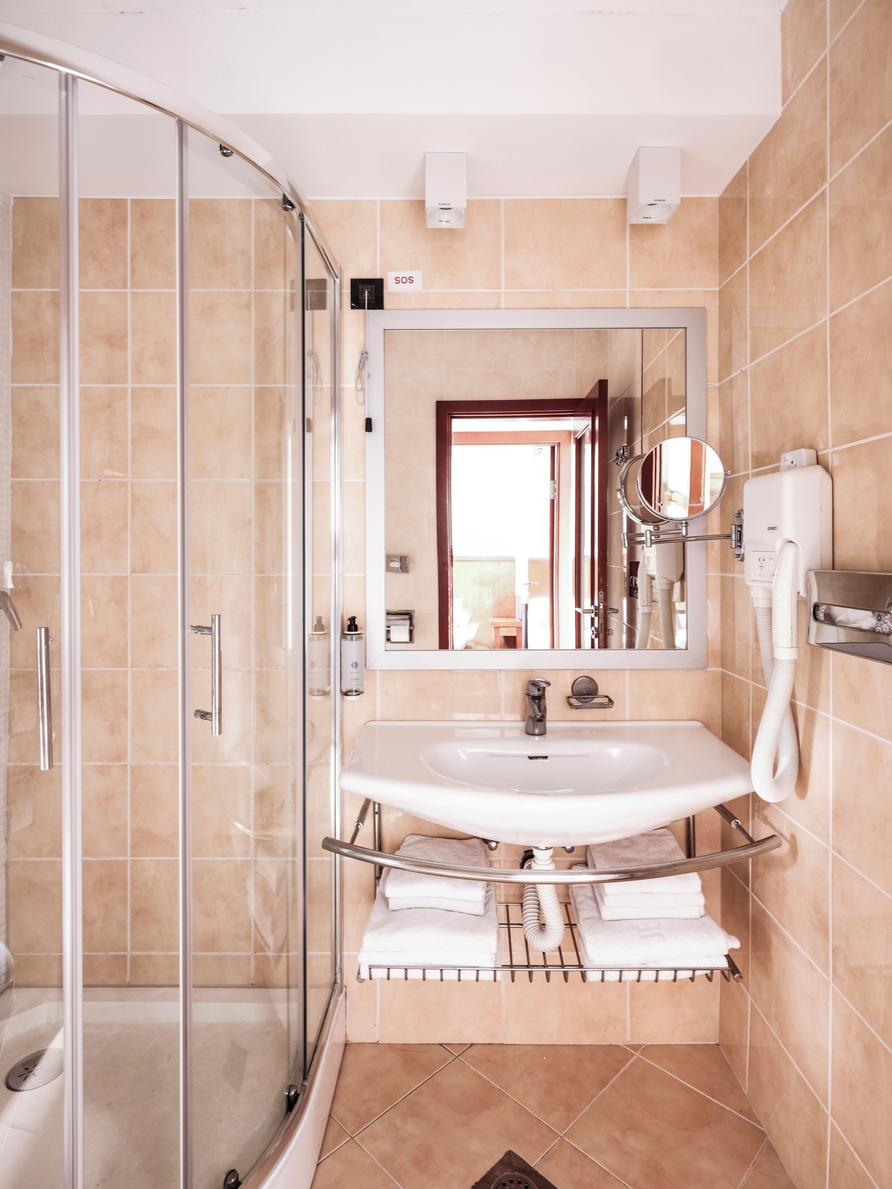 comfort two-bedroom apartment for 4+1 persons | bathroom | shower, free toiletries, hair dryer, towels