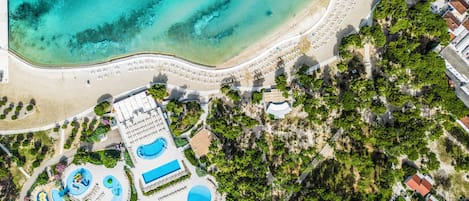 9 outdoor pools, pool umbrellas, sun loungers