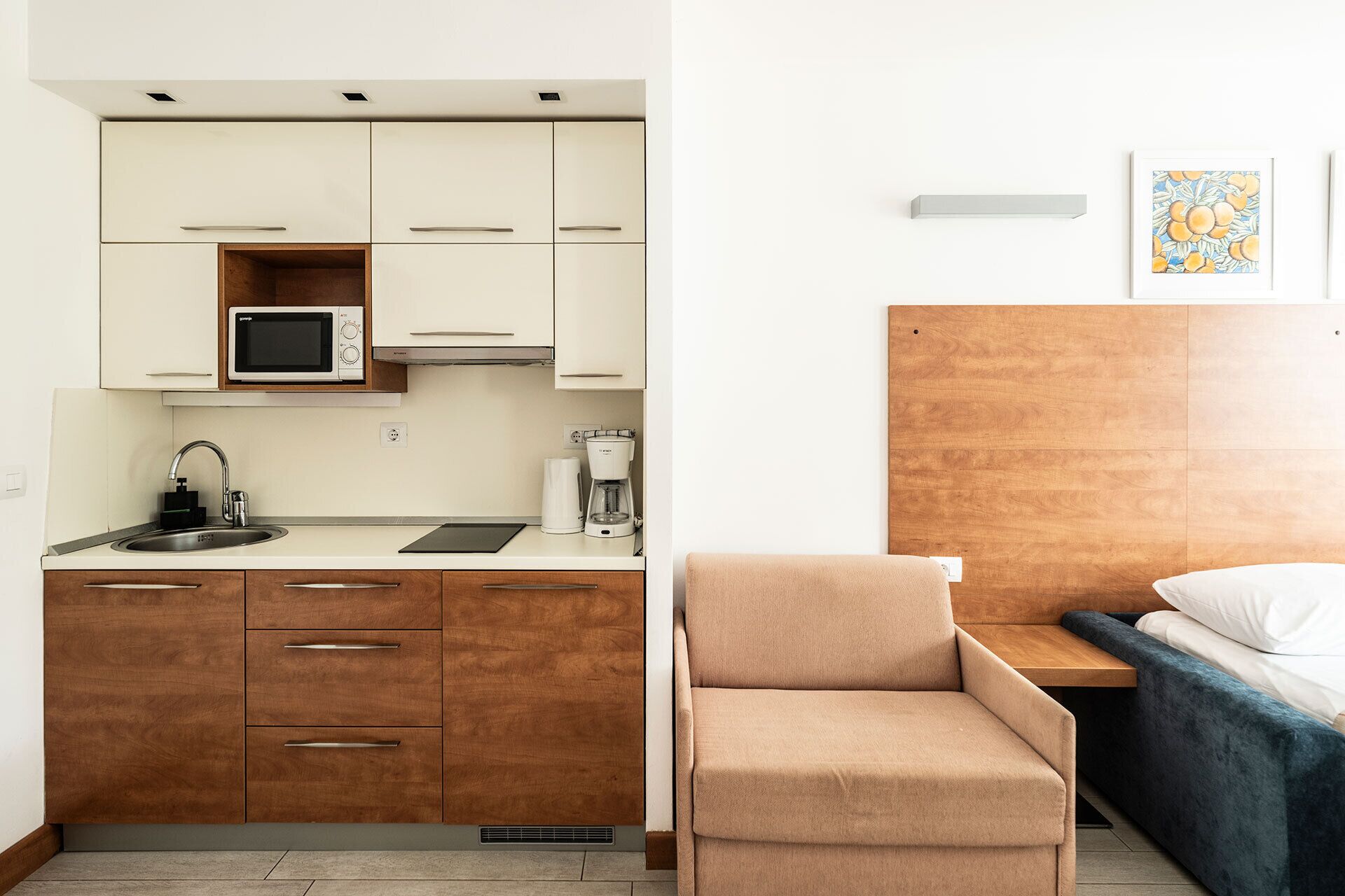 superior studio apartment for 2+1 persons | private kitchen | fridge, microwave, coffee/tea maker, cookware/dishes/utensils