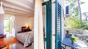 Standard Studio for 3 Persons | Teras/patio