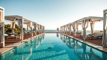 9 Außenpools, Sonnenschirme, Liegestühle