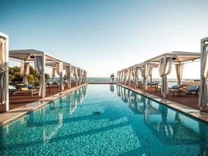 9 outdoor pools, pool umbrellas, pool loungers