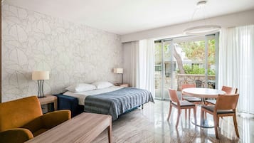 Superior One-Bedroom Apartment for 2+2 persons | Living area | 80-cm flat-screen TV with satellite channels, TV, iPod dock