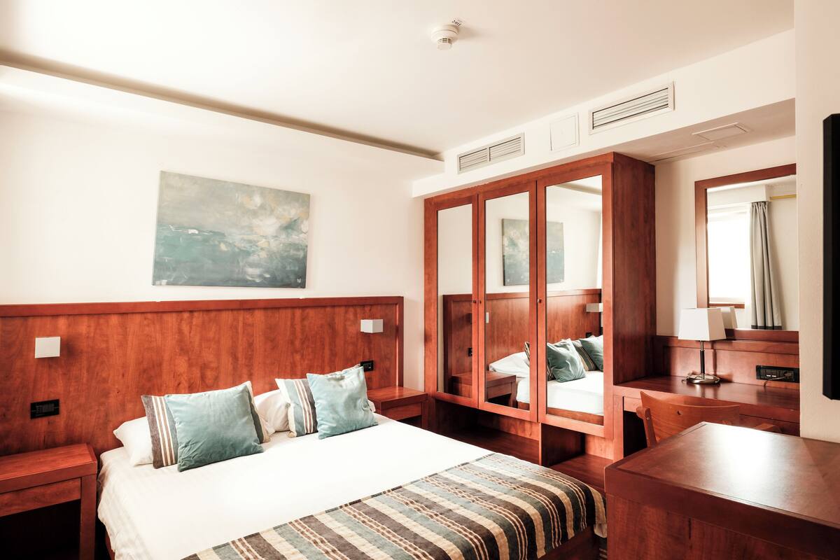 Comfort Two-Bedroom Apartment for 4+1 persons | In-room safe, desk, blackout drapes, cribs (surcharge)