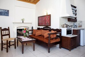 Living room - Aposperitis Traditional Guesthouse (Mylopotamos)