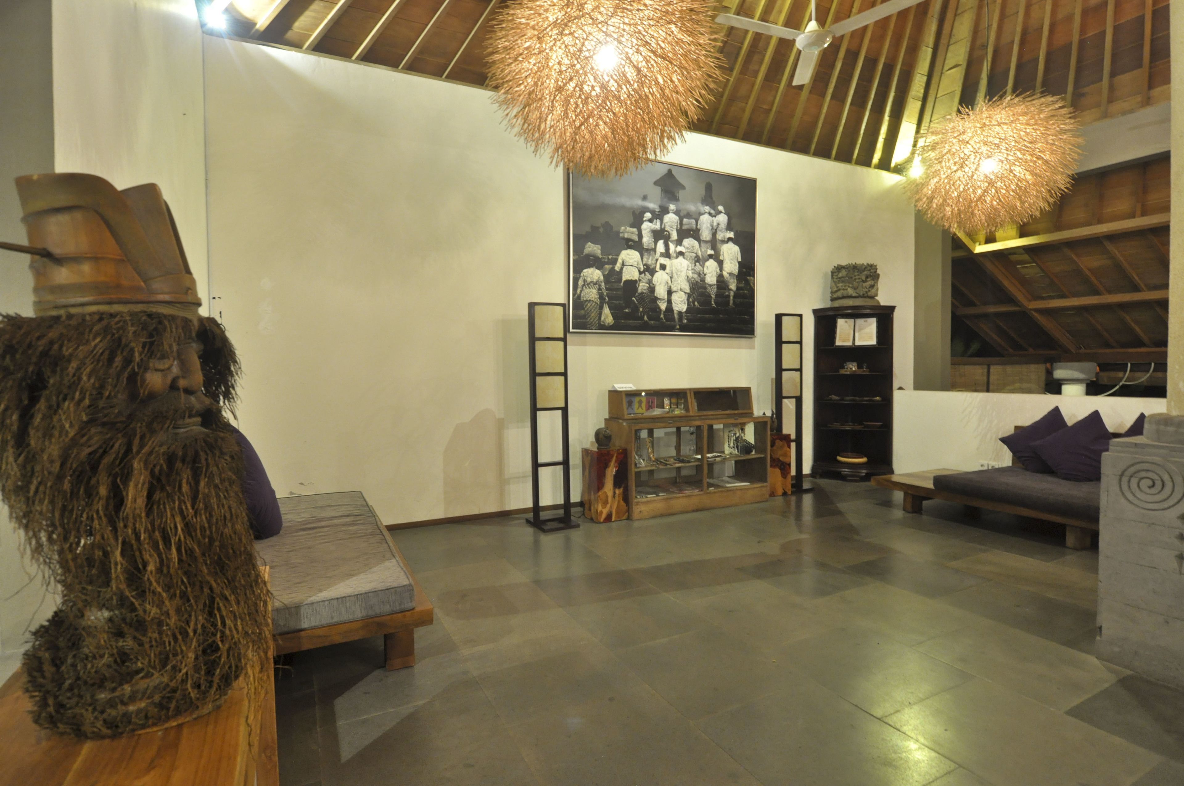 Lobby-lounge