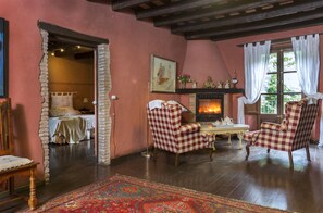 Family Chalet | Living area | Flat-screen TV, books - Casa Rural Can Jepet (La Cellera de Ter)