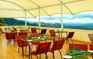 International cuisine, al fresco dining