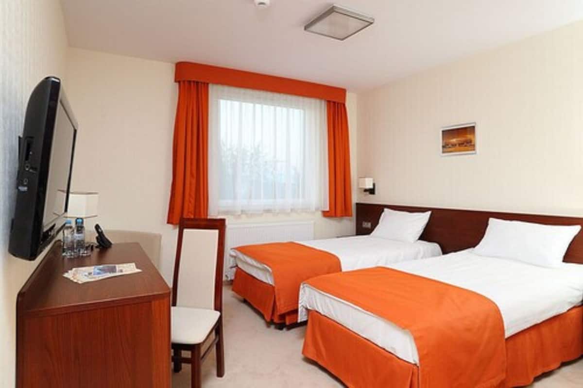 Standard Twin Room | In-room safe, desk, free WiFi, bed sheets