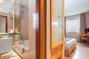 Minibar, caja de seguridad en la habitación, escritorio y wifi gratis