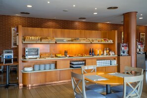 Daily buffet breakfast for a fee