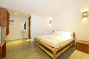 In-room safe, free WiFi, bed sheets - The Lazy Dog Bed & Breakfast (Boracay Island)