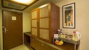A reception area with a wooden cabinet, a glass counter, and a framed artwork on the wall. - The HQ (Vasco da Gama)