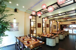 3 restaurants, breakfast, lunch, dinner served; Pan-Asian cuisine