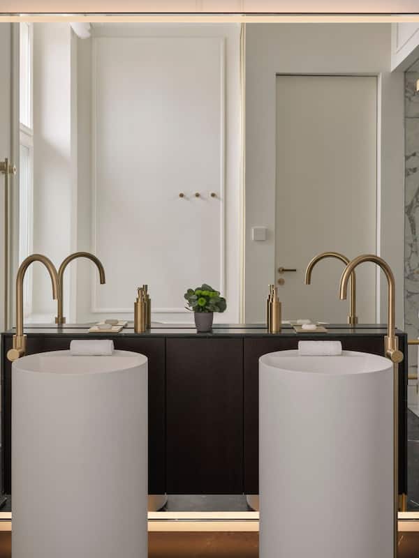 Signature Suite, 1 Bedroom | Bathroom | Separate tub and shower, rainfall showerhead, free toiletries