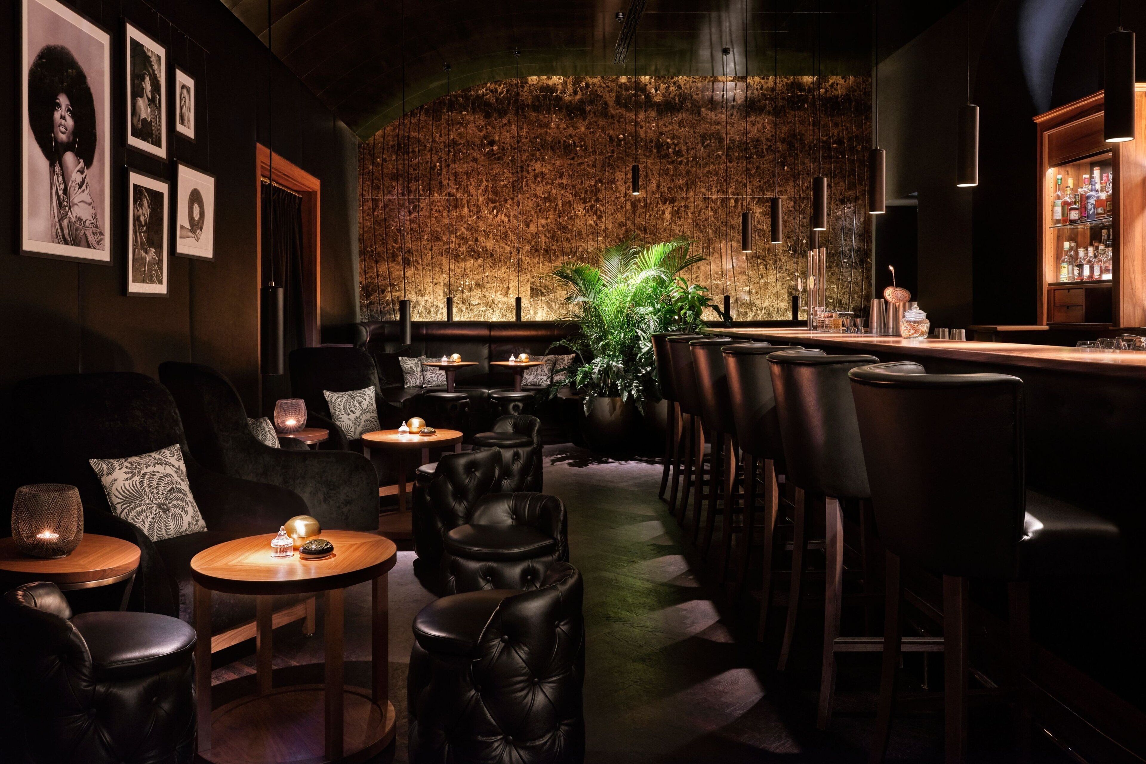 2 restaurants servant le déjeuner, le dîner, le souper et le brunch