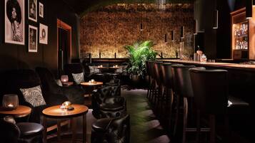 2 restaurants servant le déjeuner, le dîner, le souper et le brunch